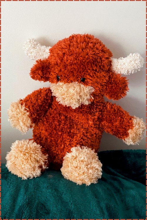 Crochet highland cow amigurumi