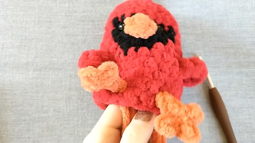 Free Amiguruni Crochet Christmas Cardinal 4