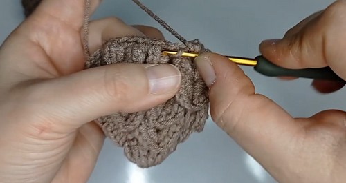 Easy crochet Pinecone Free Pattern 4