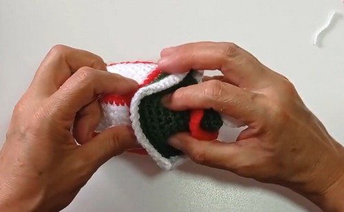 Free Amigurumi Crochet Christmas Lantern Pattern For Beginners 3